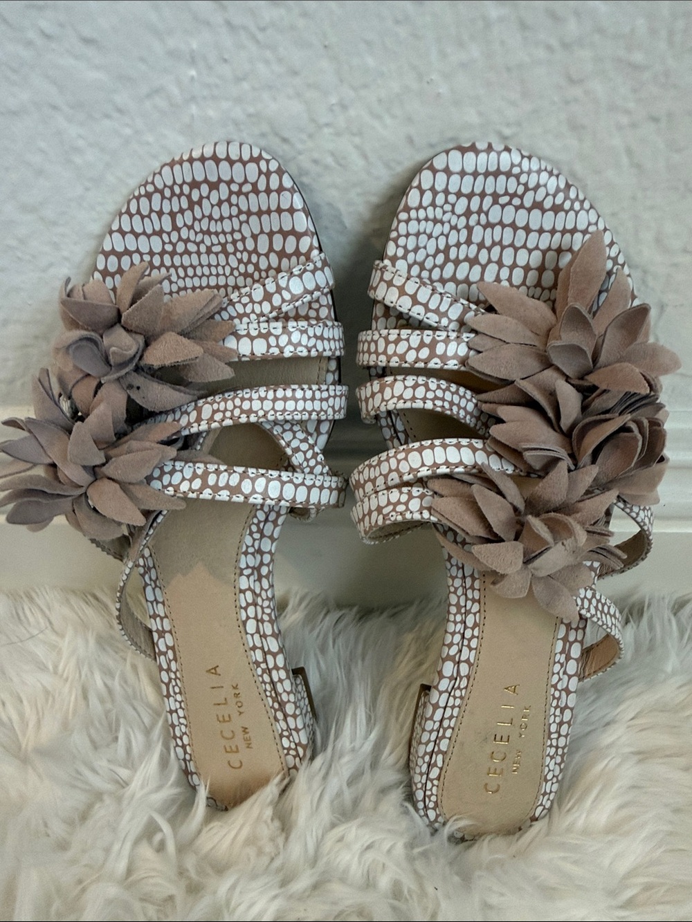 CECELIA NEW YORK Taupe Floral Appliqué Strappy Sandals